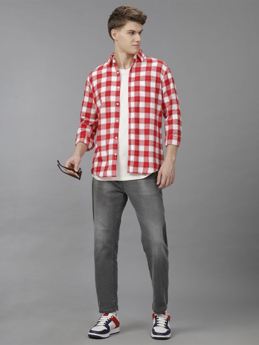 Voi Jeans Men Classic Spread Collar Gingham Checked Linen Slim Fit Casual Shirt, Red
Voi Jeans Men Classic Spread Collar Gingham Checked Linen Slim Fit Casual Shirt, Red