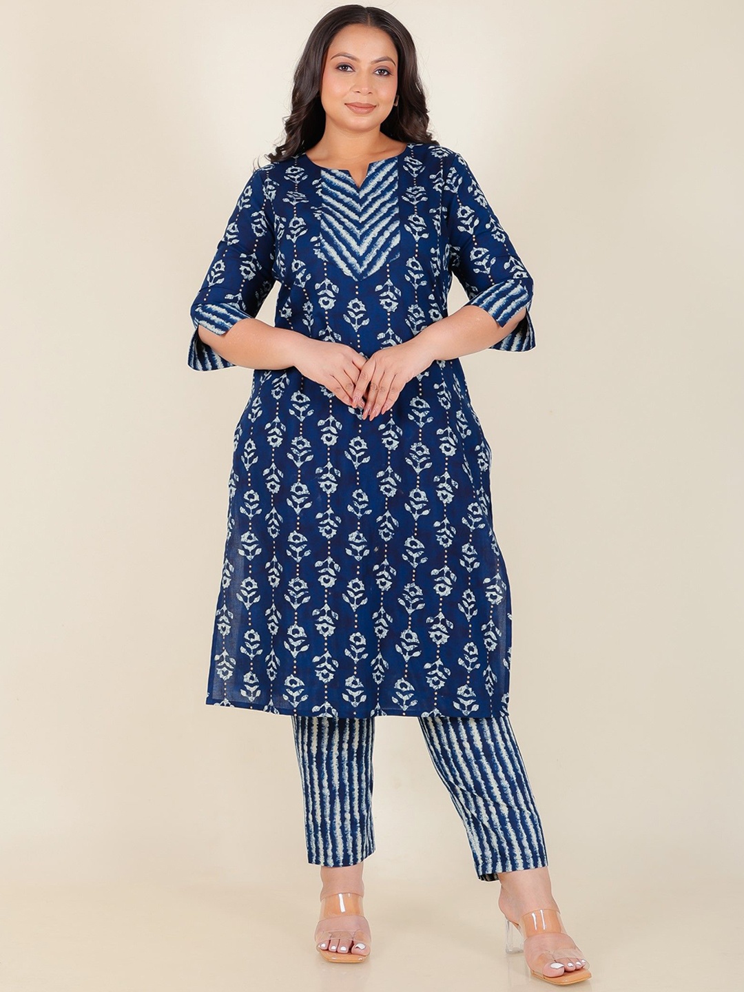 Aramya Floral Printed Round Neck Three-Quarter Sleeves Regular Pure Cotton Kurta & Trouser, Blue
Aramya Floral Printed Round Neck Three-Quarter Sleeves Regular Pure Cotton Kurta & Trouser, Blue