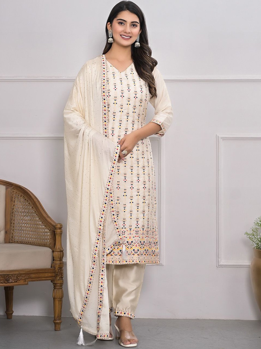 Ishin V-Neck Ethnic Motifs Woven Design Straight Kurta with Trouser & Dupatta, Cream
Ishin V-Neck Ethnic Motifs Woven Design Straight Kurta with Trouser & Dupatta, Cream
