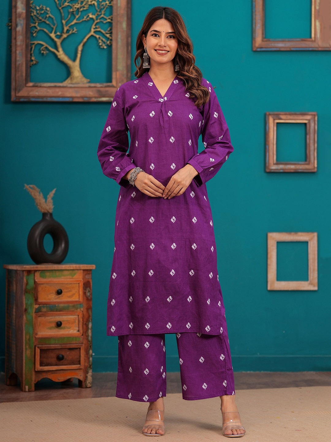 JAFFRY EMBROIDERY V-Neck Geometric Printed Pure Cotton Kurta with Palazzos, Purple
JAFFRY EMBROIDERY V-Neck Geometric Printed Pure Cotton Kurta with Palazzos, Purple