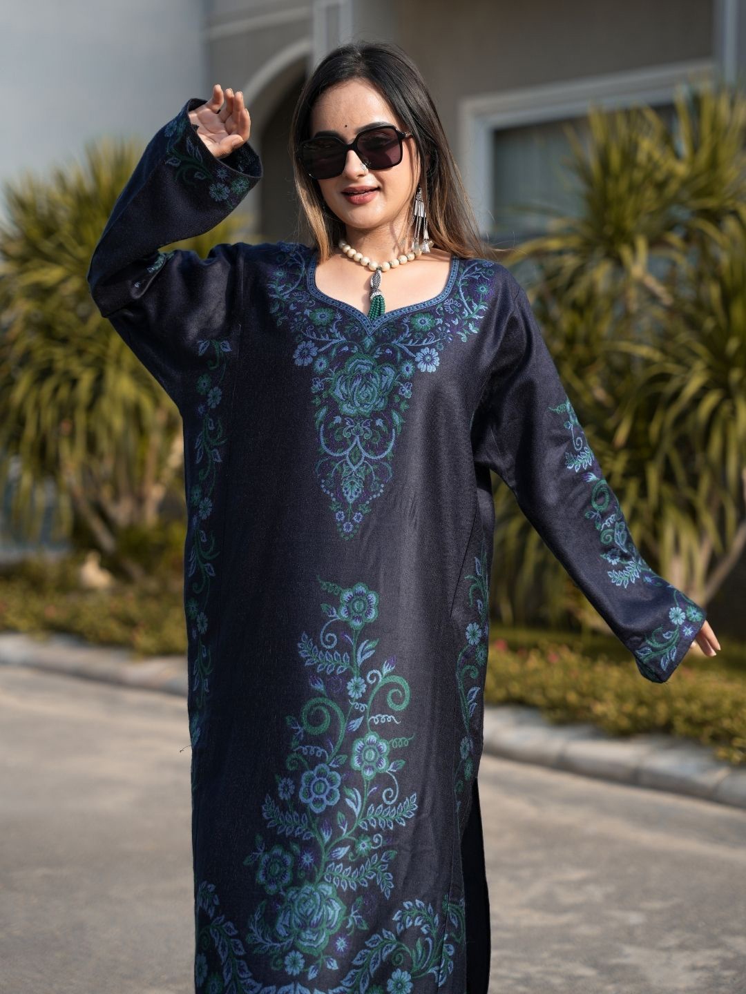 HOUSE OF KIRNA'S WITH LOGO OF HOK Women Ethnic Motifs Long Sleeves Pakistani Style Kurta, Black
HOUSE OF KIRNA'S WITH LOGO OF HOK Women Ethnic Motifs Long Sleeves Pakistani Style Kurta, Black