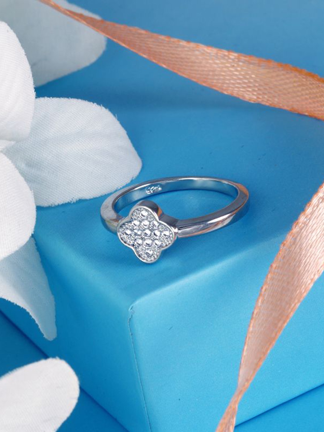 Tuanz Silver Jewelry 925 Sterling Silver Rhodium-Plated CZ-Studded Avanthi Clover Ring
Tuanz Silver Jewelry 925 Sterling Silver Rhodium-Plated CZ-Studded Avanthi Clover Ring
