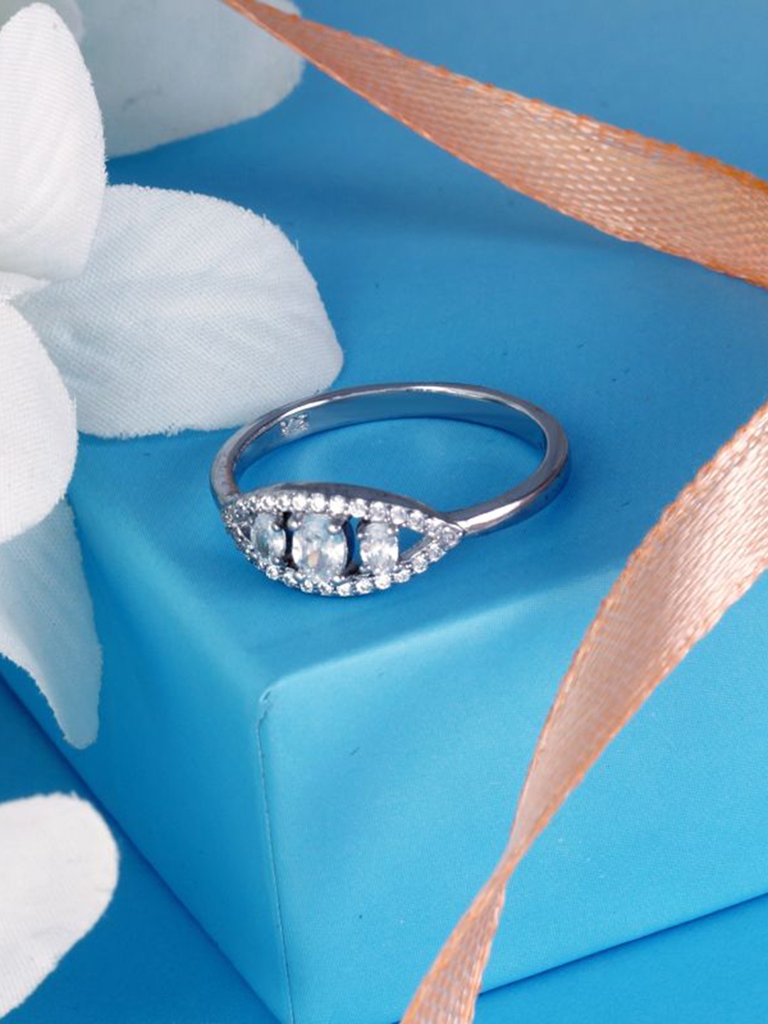 Tuanz Silver Jewelry 925 Sterling Silver CZ Stone-Studded Shubham Trinity Finger Ring
Tuanz Silver Jewelry 925 Sterling Silver CZ Stone-Studded Shubham Trinity Finger Ring