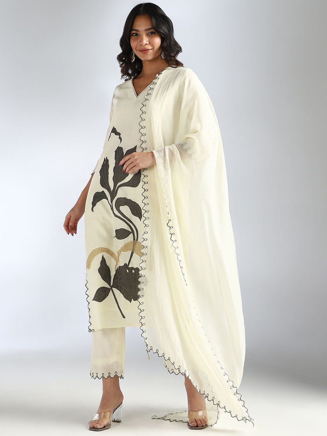 House Of Dharaa V-Neck Floral Printed Pure Cotton Straight Kurta with Trouser & Dupatta, Off white
House Of Dharaa V-Neck Floral Printed Pure Cotton Straight Kurta with Trouser & Dupatta, Off white