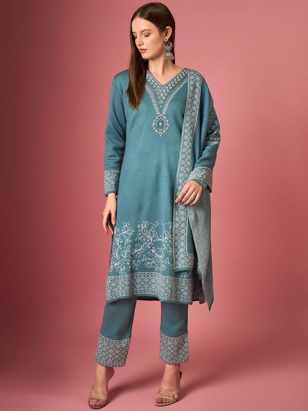 CLAPTON Floral Woven Design V-Neck Regular Thread Work Kurta With Trouser With Dupatta, Blue
CLAPTON Floral Woven Design V-Neck Regular Thread Work Kurta With Trouser With Dupatta, Blue