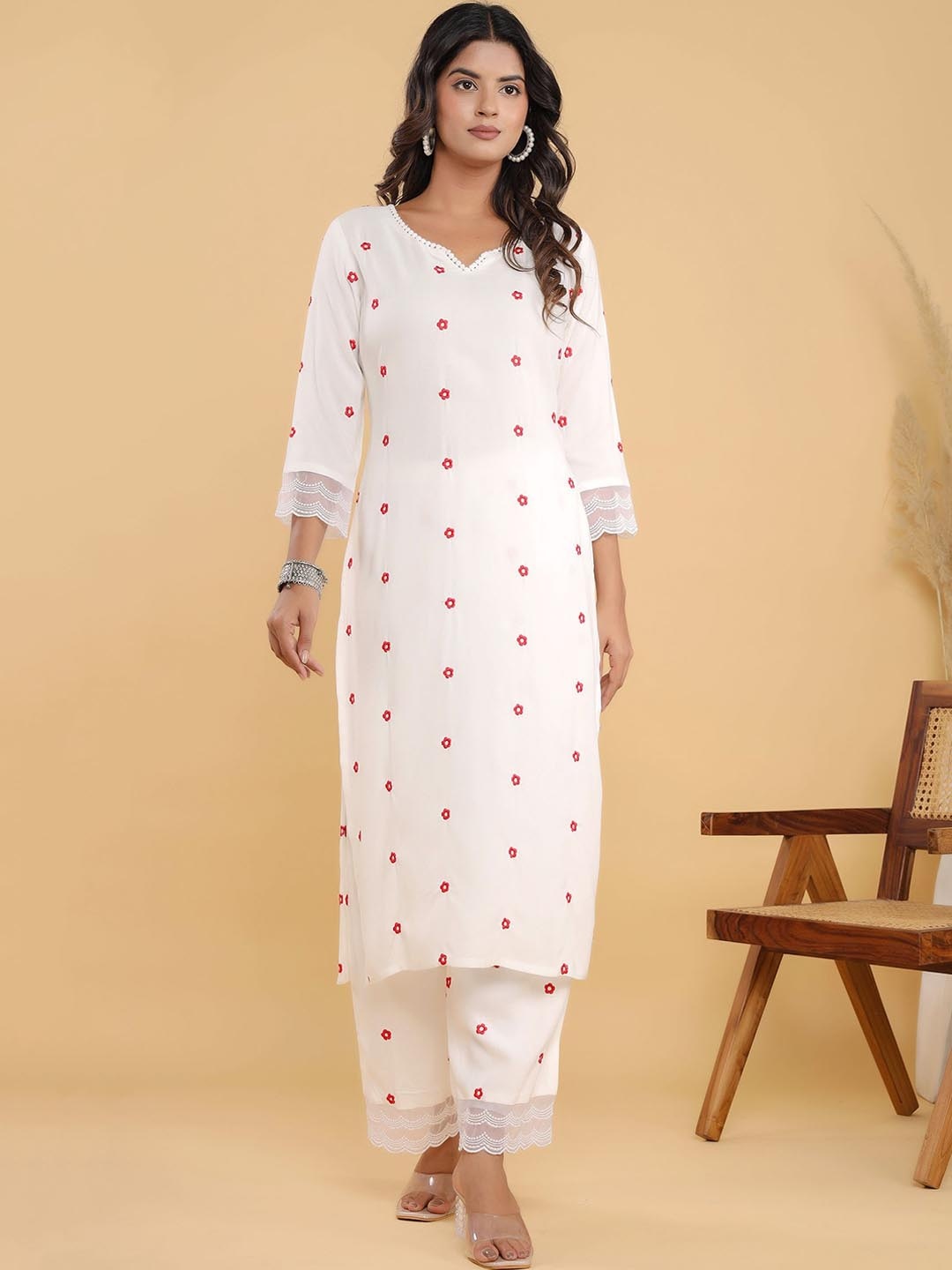 Neemiya Floral Embroidered Thread Work Notched Round Neck Straight Kurta with Trousers, White
Neemiya Floral Embroidered Thread Work Notched Round Neck Straight Kurta with Trousers, White