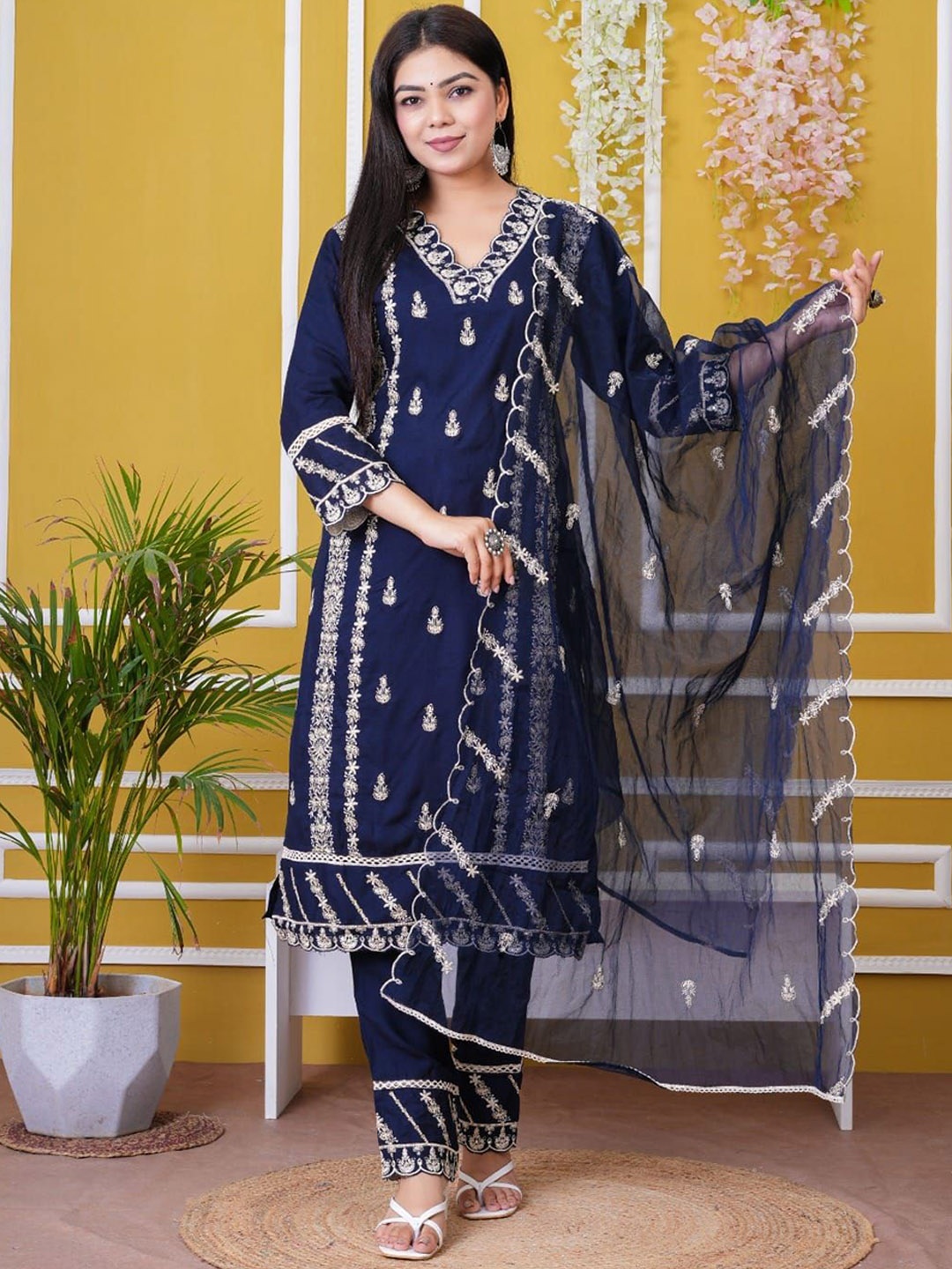 Fabinn Floral Embroidered V-Neck Regular Pure Cotton Kurta With Trouser With Dupatta, Navy blue
Fabinn Floral Embroidered V-Neck Regular Pure Cotton Kurta With Trouser With Dupatta, Navy blue