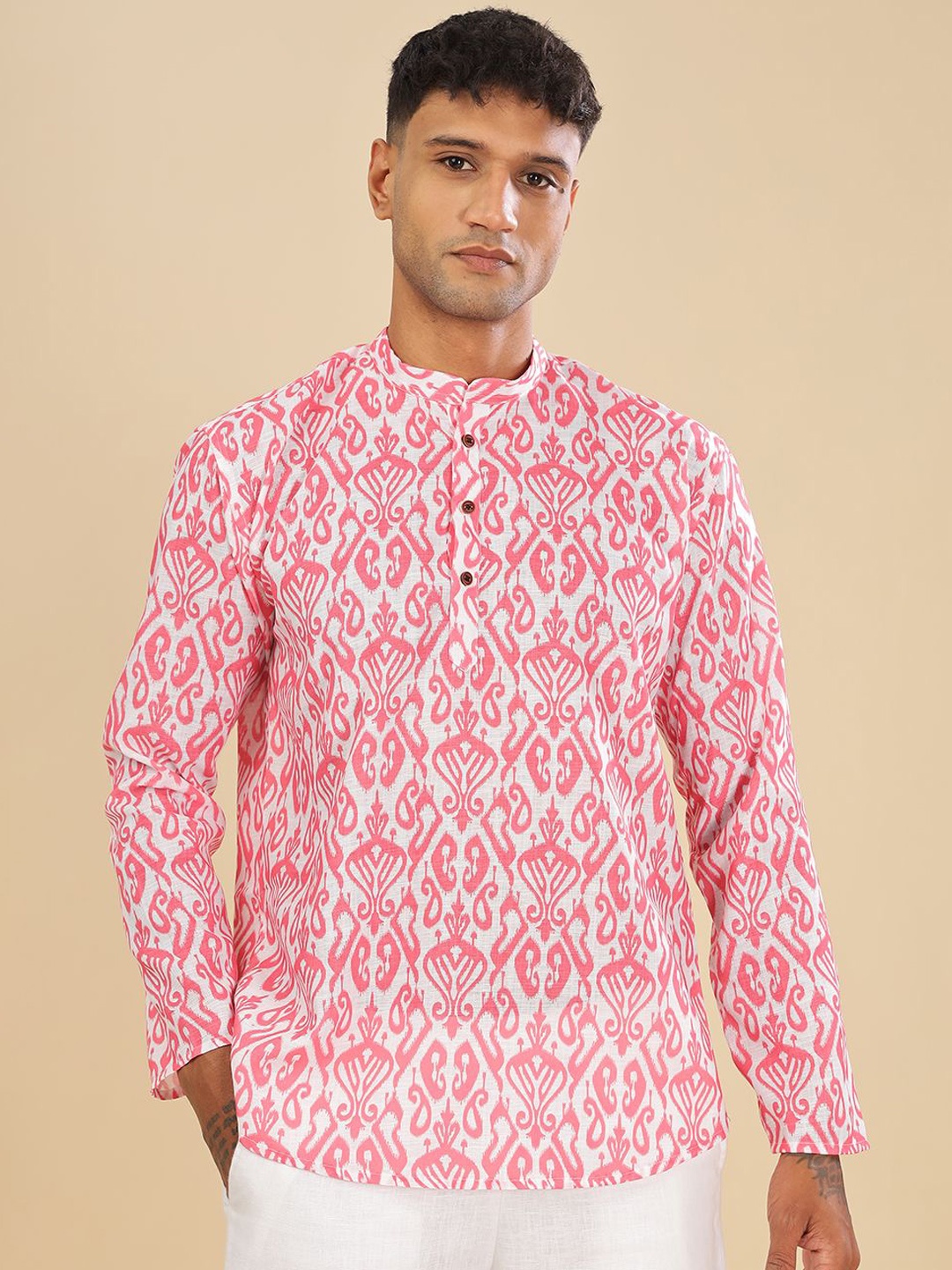 Vestirio Ethnic Motifs Printed Mandarin Collar Long Sleeves Regular Straight Kurta, Pink
Vestirio Ethnic Motifs Printed Mandarin Collar Long Sleeves Regular Straight Kurta, Pink