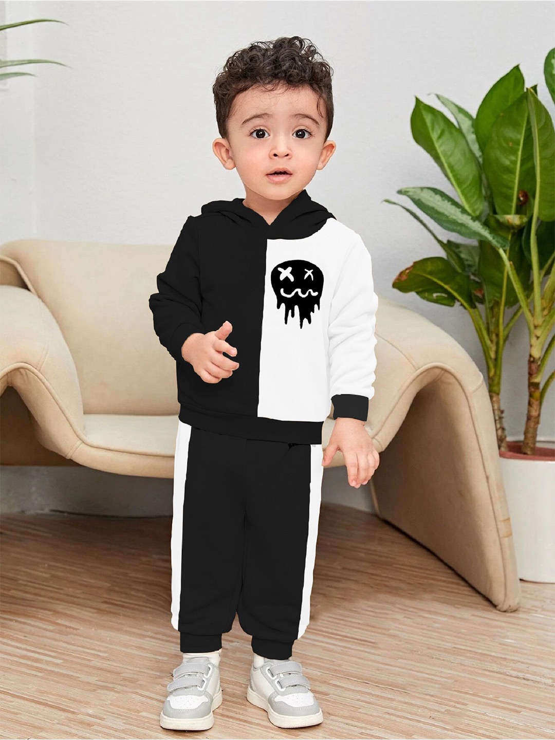 BAESD Kids Colourblocked Hooded Long Sleeves Pure Cotton Sweatshirt With Jogger, Black
BAESD Kids Colourblocked Hooded Long Sleeves Pure Cotton Sweatshirt With Jogger, Black