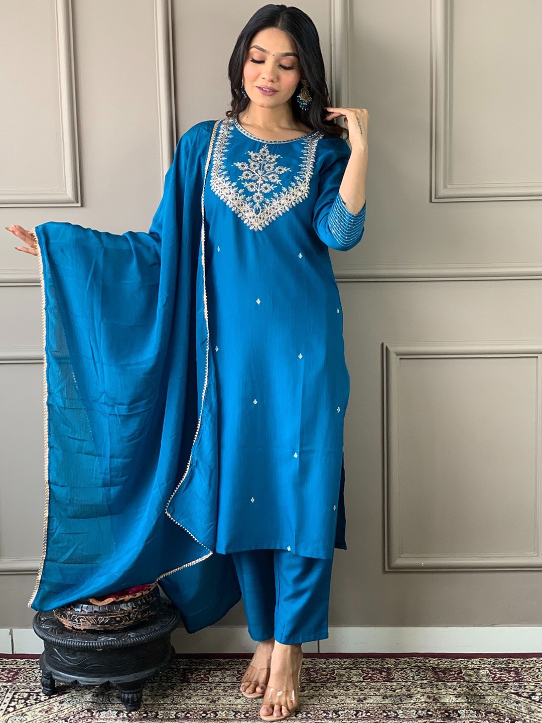 Anouk Women Floral Embroidered Regular Thread Work Kurta with Trousers & With Dupatta, Teal
Anouk Women Floral Embroidered Regular Thread Work Kurta with Trousers & With Dupatta, Teal