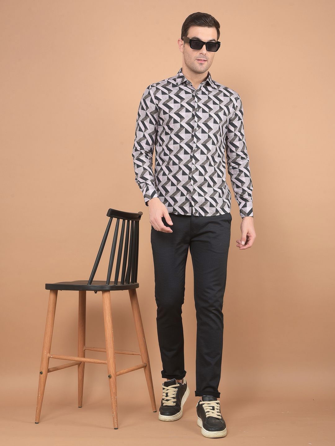 Crimsoune Club Men Classic Cutaway Collar Geometric Printed Cotton Slim Fit Casual Shirt, Black
Crimsoune Club Men Classic Cutaway Collar Geometric Printed Cotton Slim Fit Casual Shirt, Black