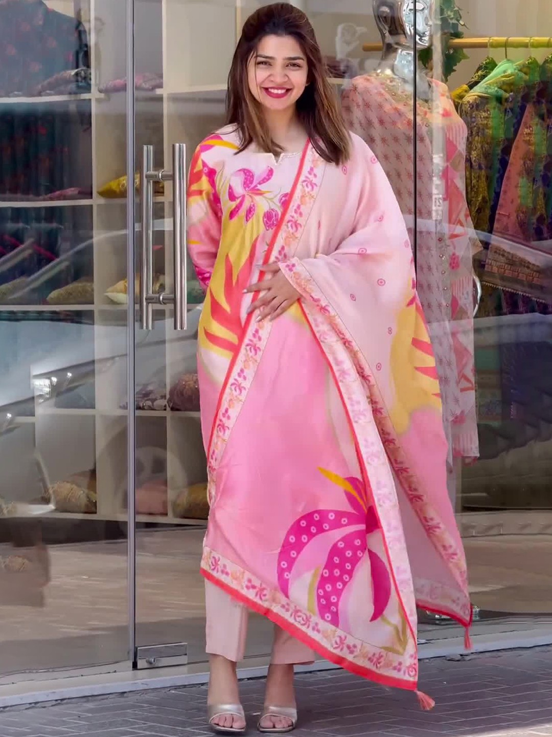 TWINS LADY Floral Printed Round Neck Regular Straight Kurta With Trouser With Dupatta, Pink
TWINS LADY Floral Printed Round Neck Regular Straight Kurta With Trouser With Dupatta, Pink