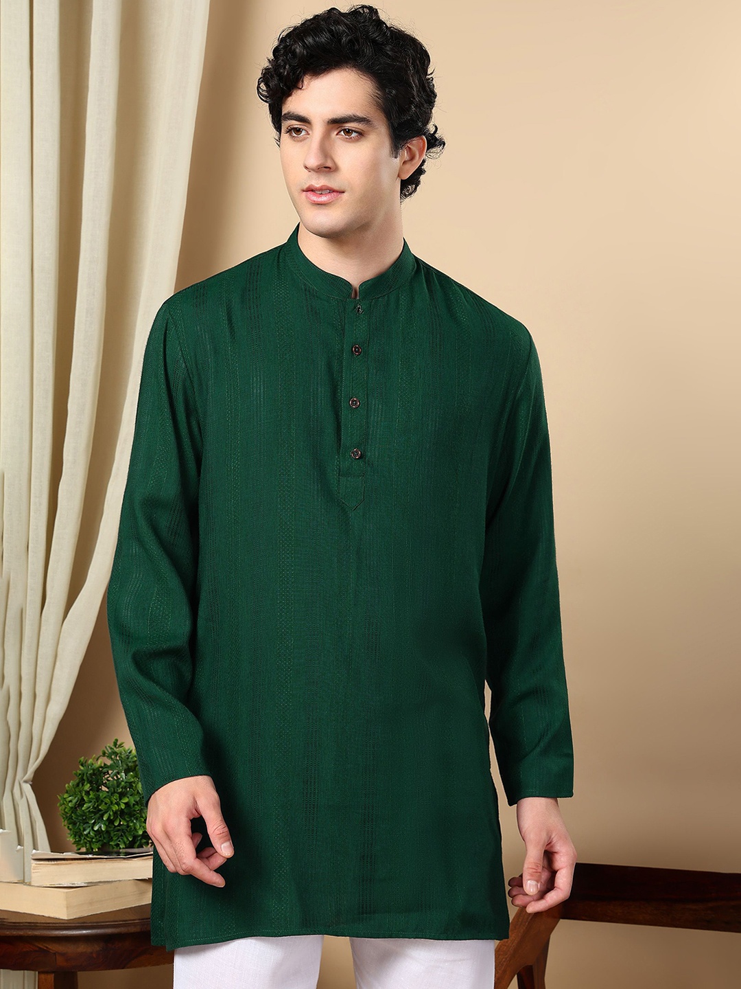 TATTVA Woven Design Mandarin Collar Long Regular Sleeves Regular Straight Kurta, Green
TATTVA Woven Design Mandarin Collar Long Regular Sleeves Regular Straight Kurta, Green