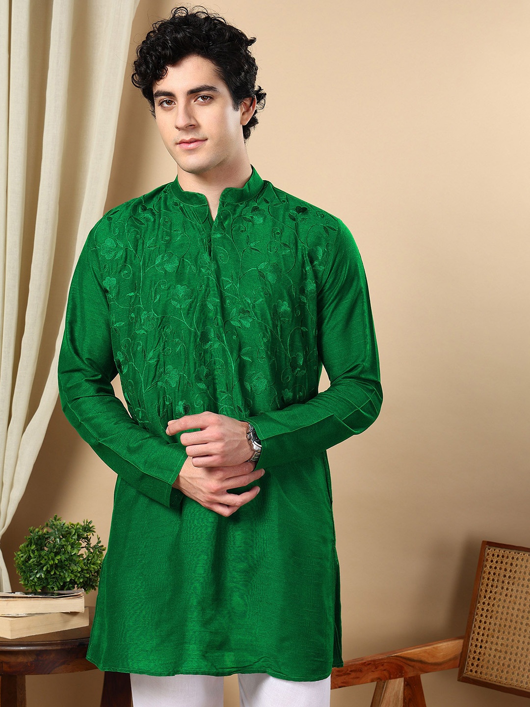 TATTVA Floral Embroidered Mandarin Collar Long Regular Sleeves Regular Straight Kurta, Green
TATTVA Floral Embroidered Mandarin Collar Long Regular Sleeves Regular Straight Kurta, Green