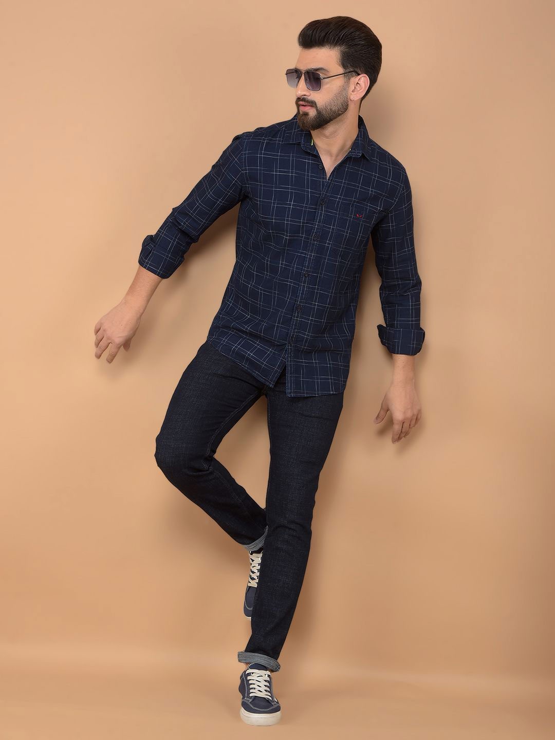 Crimsoune Club Men Classic Spread Collar Checked Cotton Slim Fit Casual Shirt, Navy blue
Crimsoune Club Men Classic Spread Collar Checked Cotton Slim Fit Casual Shirt, Navy blue