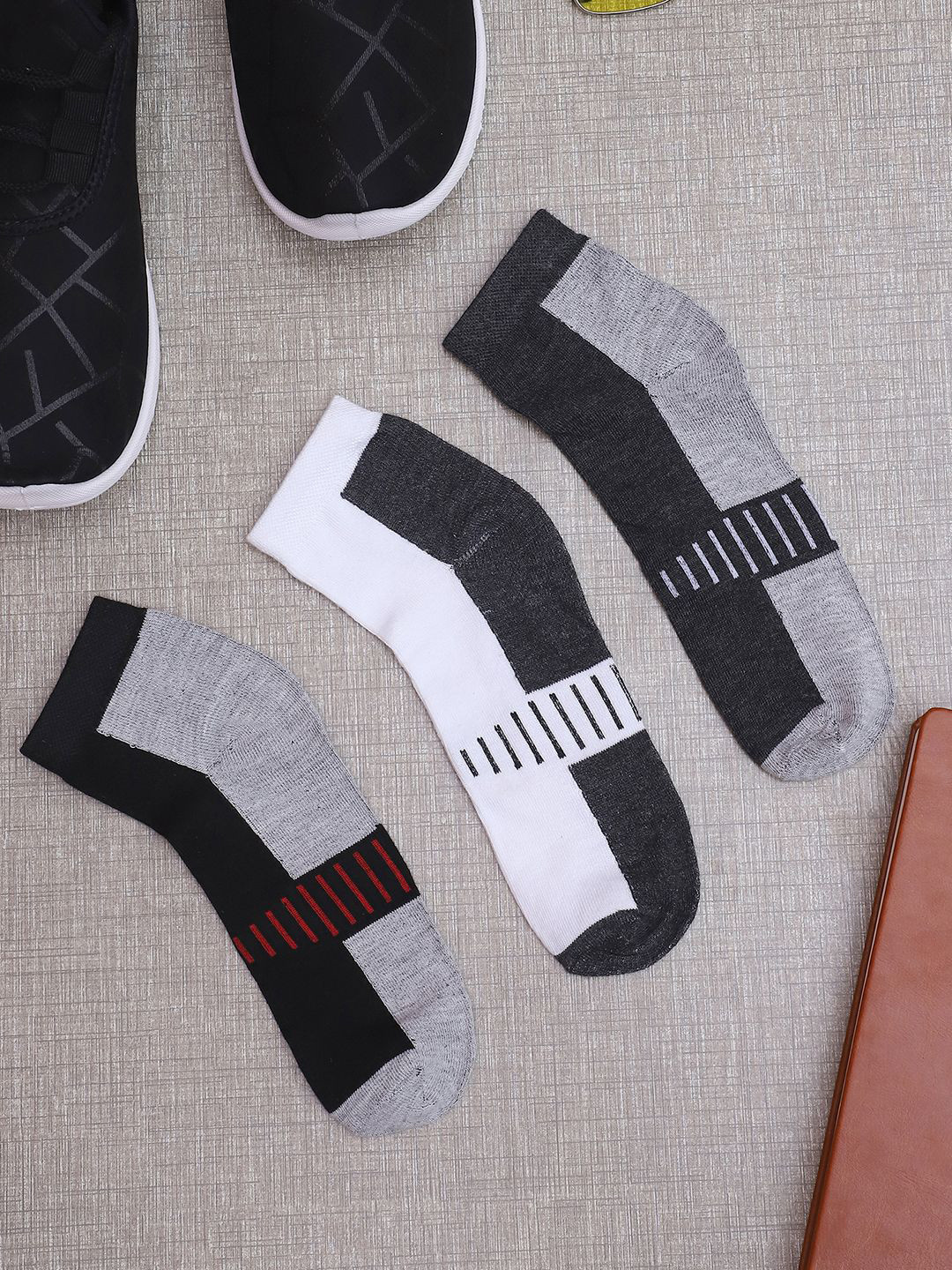 VIMAL JONNEY Pack Of 3 Patterned Cotton Ankle-Length Socks, Black 
VIMAL JONNEY Pack Of 3 Patterned Cotton Ankle-Length Socks, Black