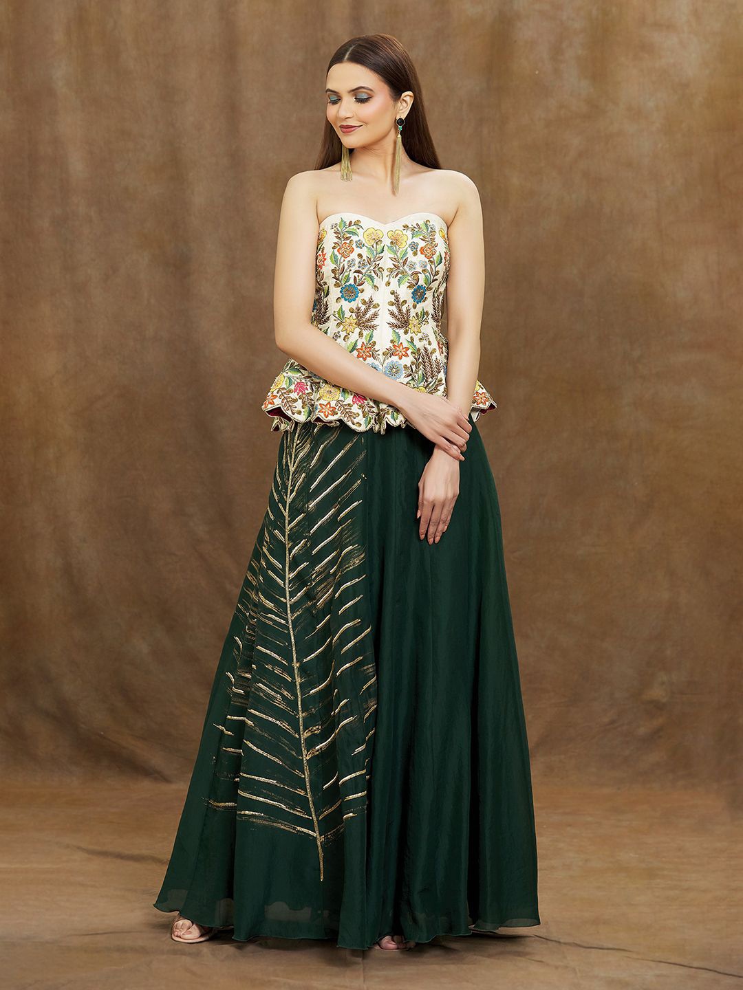 Samyukta Singhani Floral Embroidered Sequinned Ready to Wear Lehenga & Blouse, Green
Samyukta Singhani Floral Embroidered Sequinned Ready to Wear Lehenga & Blouse, Green