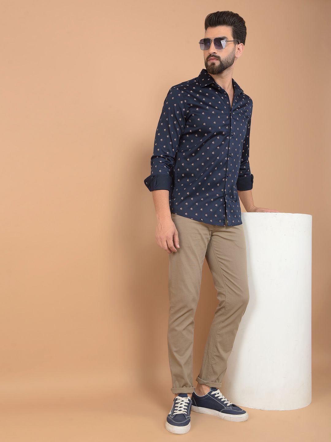 Crimsoune Club Men Classic Spread Collar Floral Printed Cotton Slim Fit Casual Shirt, Navy blue
Crimsoune Club Men Classic Spread Collar Floral Printed Cotton Slim Fit Casual Shirt, Navy blue