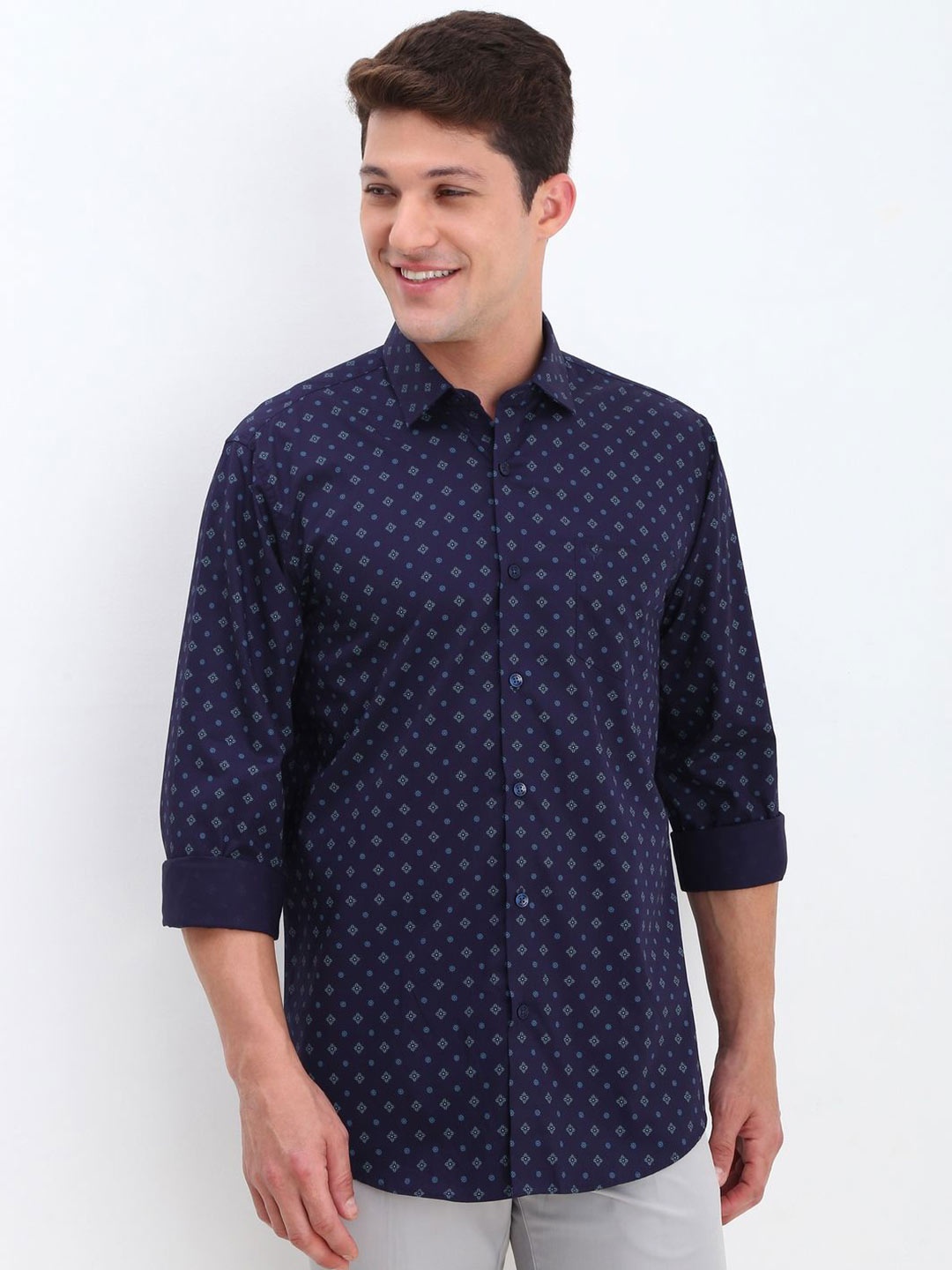 Allen Solly Men Classic Spread Collar Floral Printed Cotton Slim Fit Casual Shirt, Navy blue
Allen Solly Men Classic Spread Collar Floral Printed Cotton Slim Fit Casual Shirt, Navy blue
