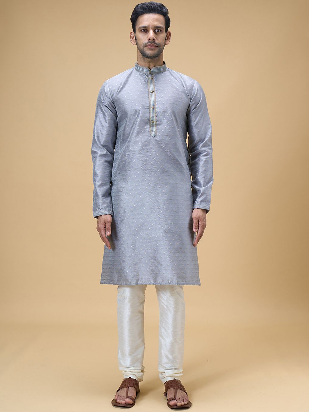 Arihant Rai Sinha Woven Design Mandarin Collar Long Sleeves Regular Kurta With Trouser, Grey
Arihant Rai Sinha Woven Design Mandarin Collar Long Sleeves Regular Kurta With Trouser, Grey