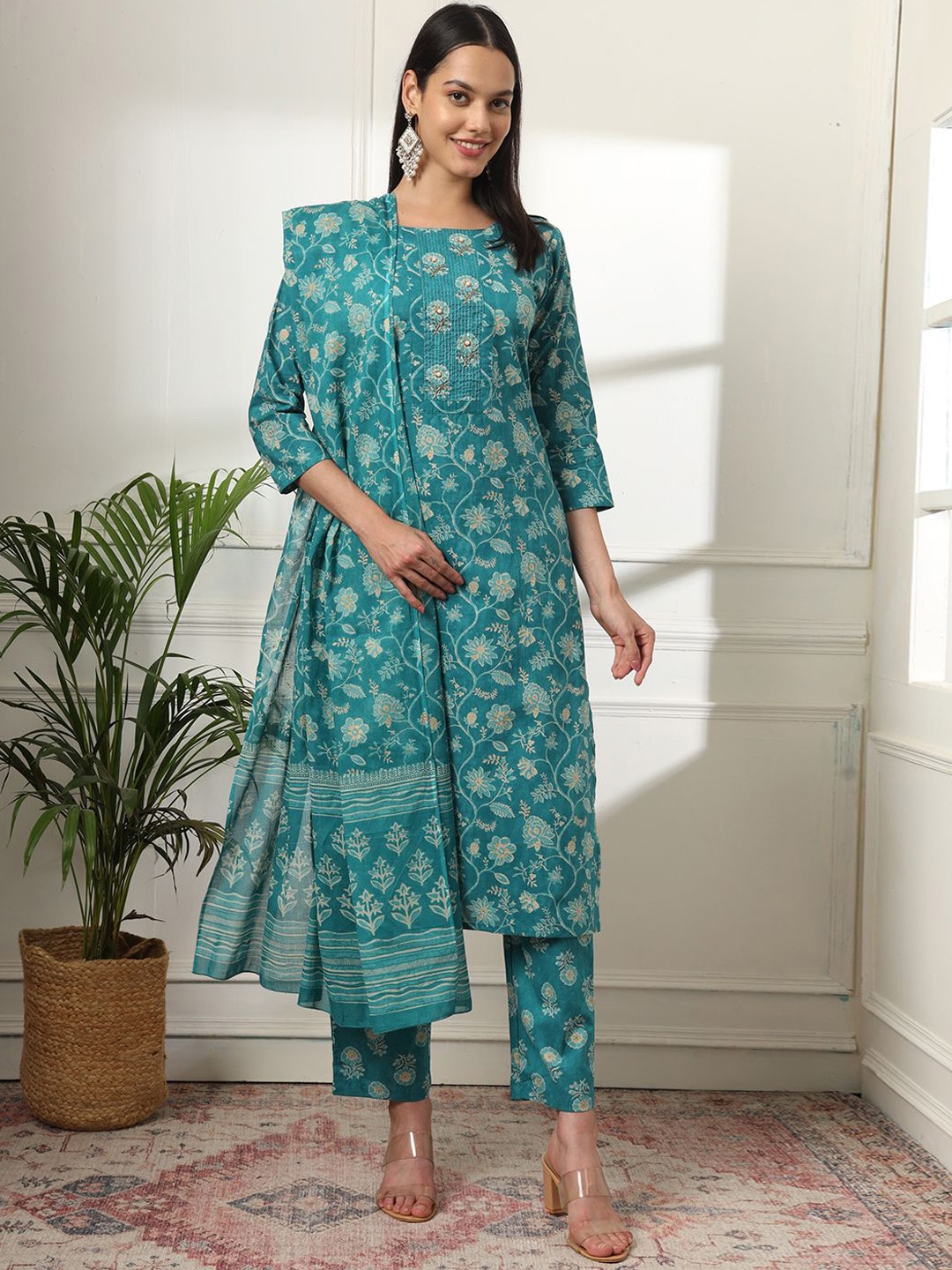 Yufta Turquoise Blue Floral Printed Pure Cotton Straight Kurta With Trouser With Dupatta
Yufta Turquoise Blue Floral Printed Pure Cotton Straight Kurta With Trouser With Dupatta
