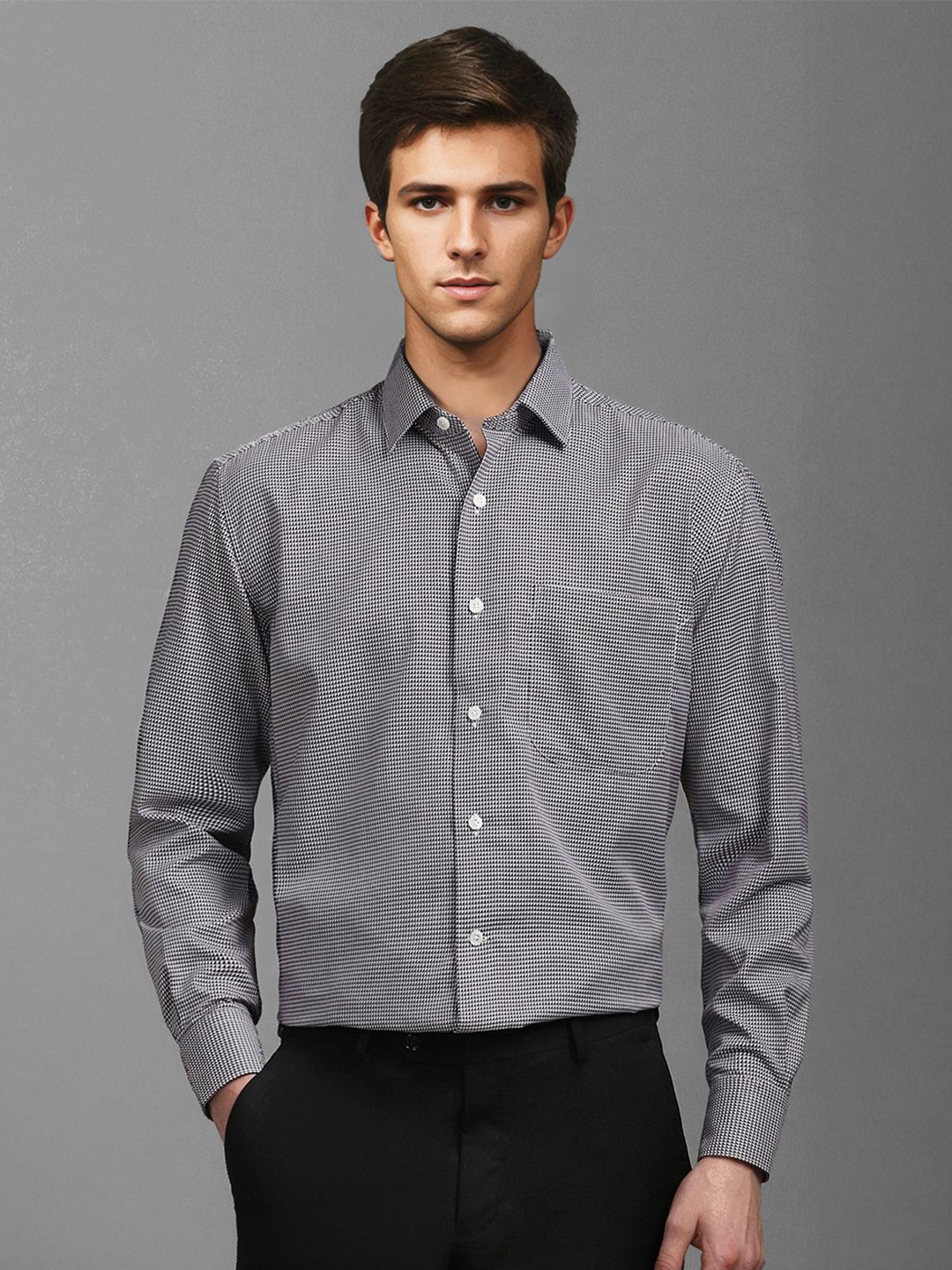 Luxure by Louis Philippe Men Classic Spread Collar Geometric Printed Cotton Formal Shirt, Charcoal
Luxure by Louis Philippe Men Classic Spread Collar Geometric Printed Cotton Formal Shirt, Charcoal