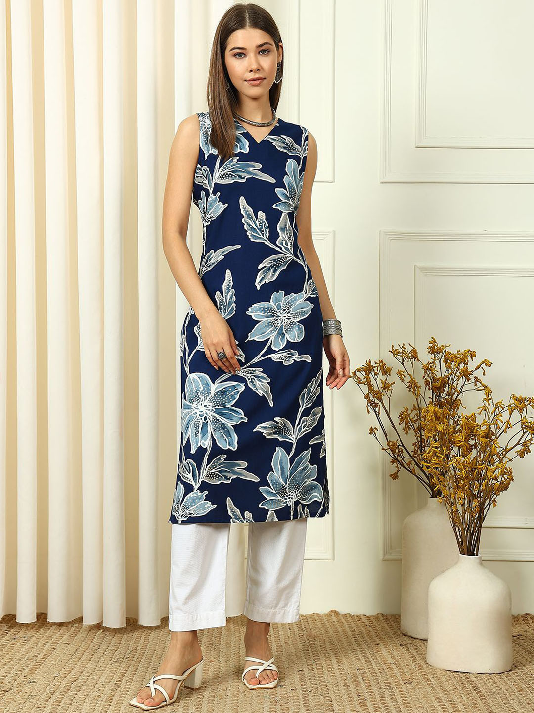 Anouk Rustic V-Neck Floral Printed Straight Kurta, Navy blue
Anouk Rustic V-Neck Floral Printed Straight Kurta, Navy blue
