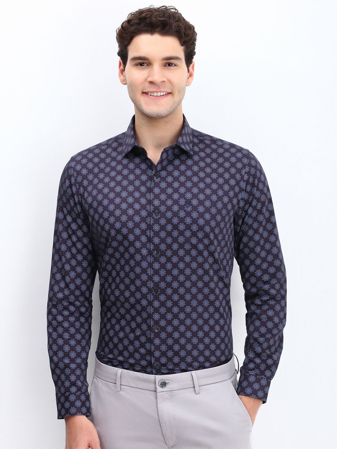 Allen Solly Men Spread Collar Floral Printed Cotton Slim Fit Formal Shirt, Navy blue
Allen Solly Men Spread Collar Floral Printed Cotton Slim Fit Formal Shirt, Navy blue