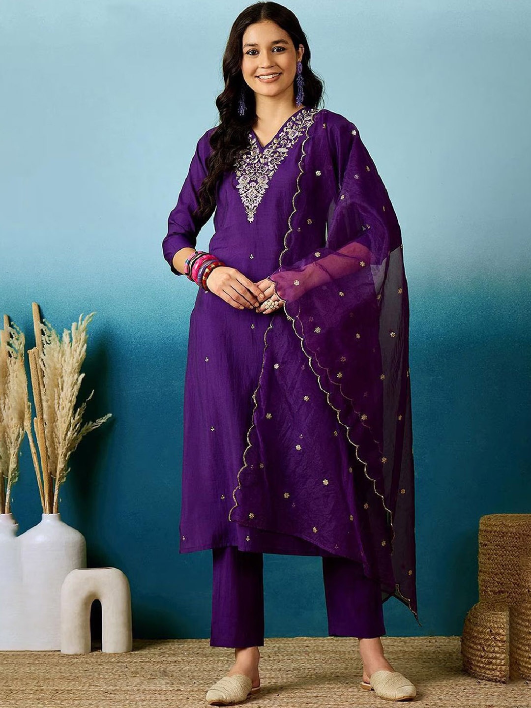 Yara Creation Women Ethnic Motifs Embroidered Regular Thread Work Chanderi Cotton Kurta with Trousers & With, Purple
Yara Creation Women Ethnic Motifs Embroidered Regular Thread Work Chanderi Cotton Kurta with Trousers & With, Purple