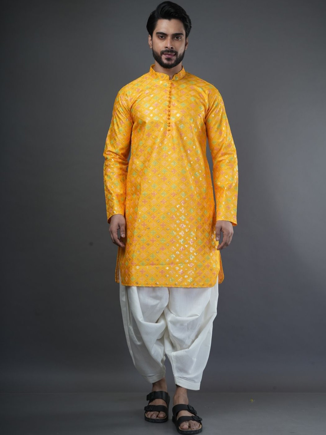 ARYA Geometric Embroidered Mandarin Collar Long Sleeves Regular Sequinned Pure Silk Kurta, Yellow
ARYA Geometric Embroidered Mandarin Collar Long Sleeves Regular Sequinned Pure Silk Kurta, Yellow