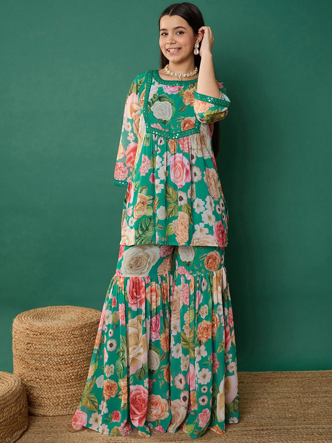Noh.Voh - SASSAFRAS Kids Girls Floral Printed Mirror Work Straight Kurti With Sharara, Green
Noh.Voh - SASSAFRAS Kids Girls Floral Printed Mirror Work Straight Kurti With Sharara, Green