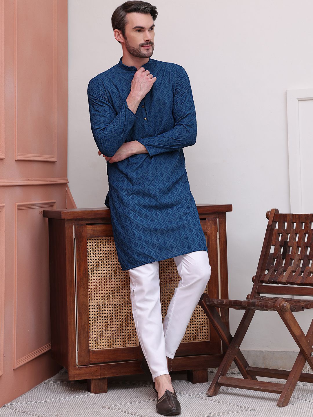 Jompers Floral Embroidered Mandarin Collar Regular Pure Cotton Straight Kurta With Pyjama, Blue
Jompers Floral Embroidered Mandarin Collar Regular Pure Cotton Straight Kurta With Pyjama, Blue