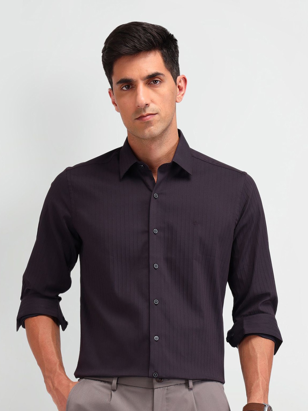 Arrow New York Men Manhattan Spread Collar Textured Cotton Slim Fit Casual Shirt, Navy blue
Arrow New York Men Manhattan Spread Collar Textured Cotton Slim Fit Casual Shirt, Navy blue