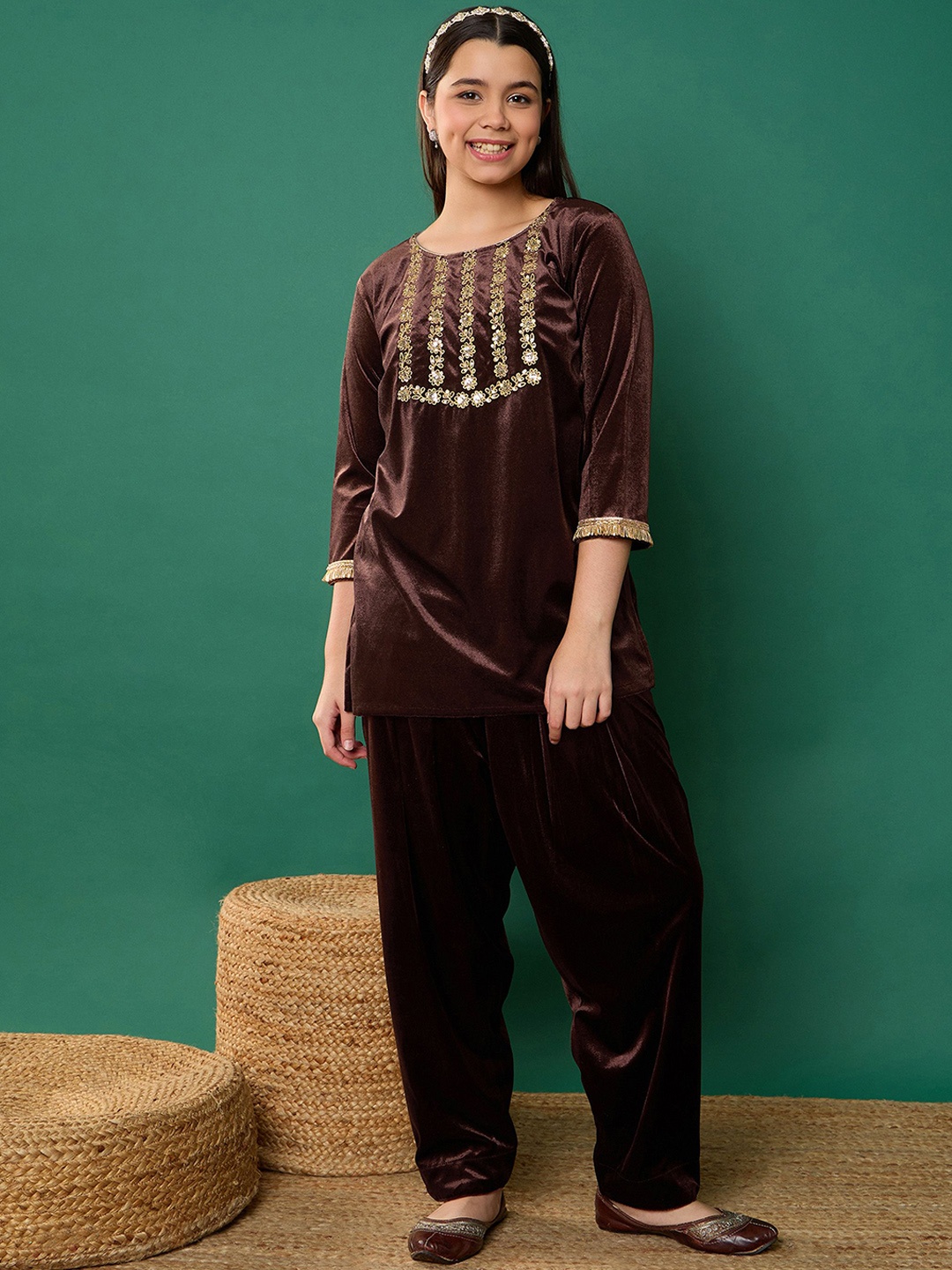 Noh.Voh - SASSAFRAS Kids Girls Floral Embroidered Sequinned Velvet Kurti With Salwar, Brown
Noh.Voh - SASSAFRAS Kids Girls Floral Embroidered Sequinned Velvet Kurti With Salwar, Brown