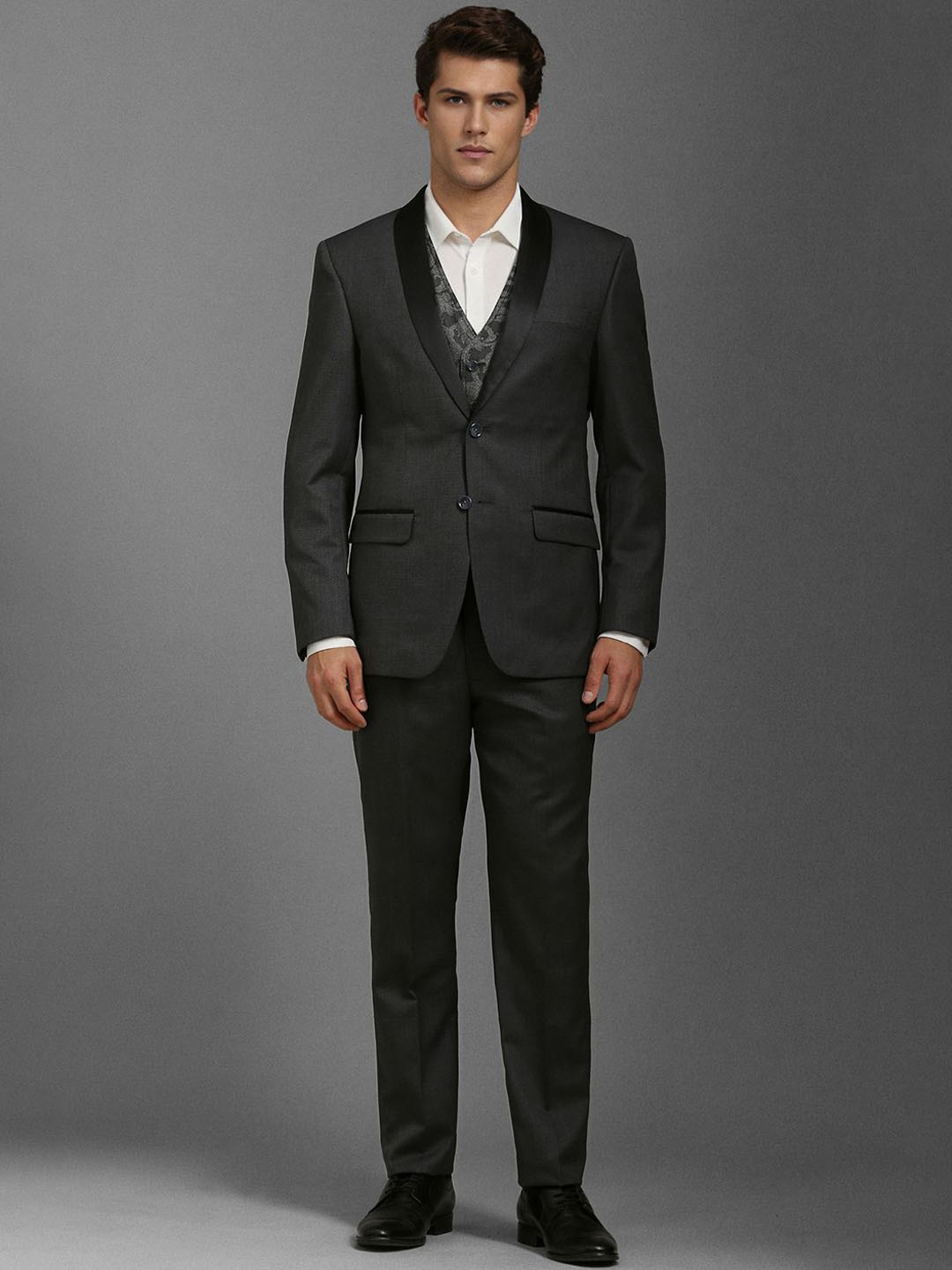 Louis Philippe Men Slim-Fit Single-Breasted Blazer and Waistcoat with Trousers Suits, Black
Louis Philippe Men Slim-Fit Single-Breasted Blazer and Waistcoat with Trousers Suits, Black