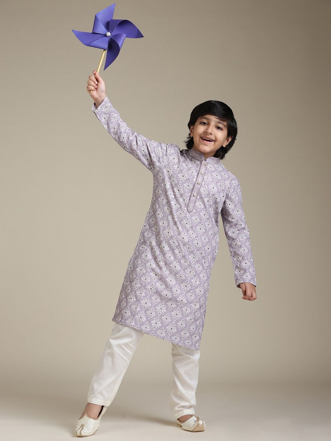 Manyavar Boys Floral Self Design Mandarin Collar Straight Kurta with Trouser, Purple
Manyavar Boys Floral Self Design Mandarin Collar Straight Kurta with Trouser, Purple