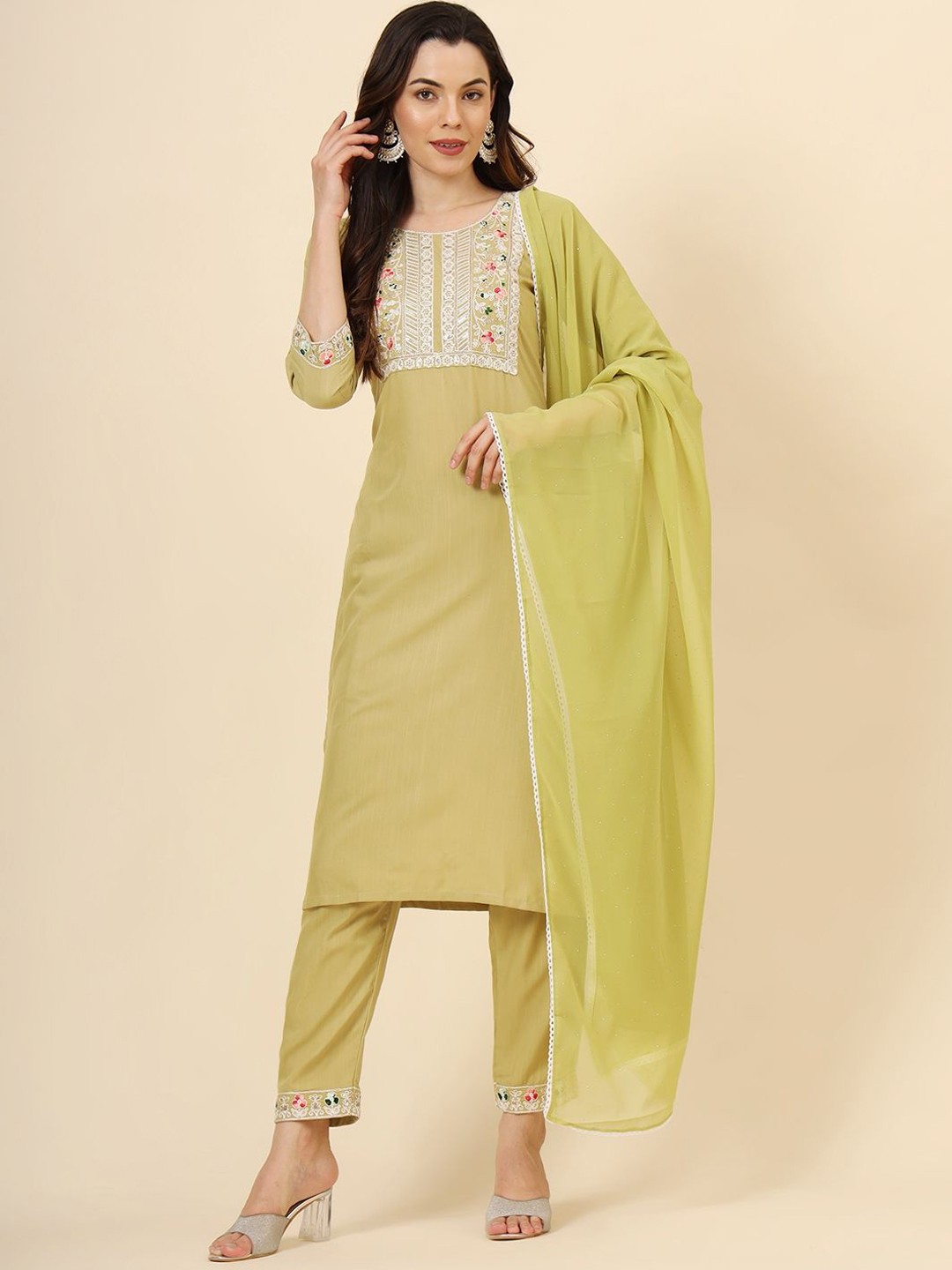HERE&NOW Floral Embroidered Three-Quarter Sleeves Regular Kurta & Trouser With Dupatta, Olive
HERE&NOW Floral Embroidered Three-Quarter Sleeves Regular Kurta & Trouser With Dupatta, Olive