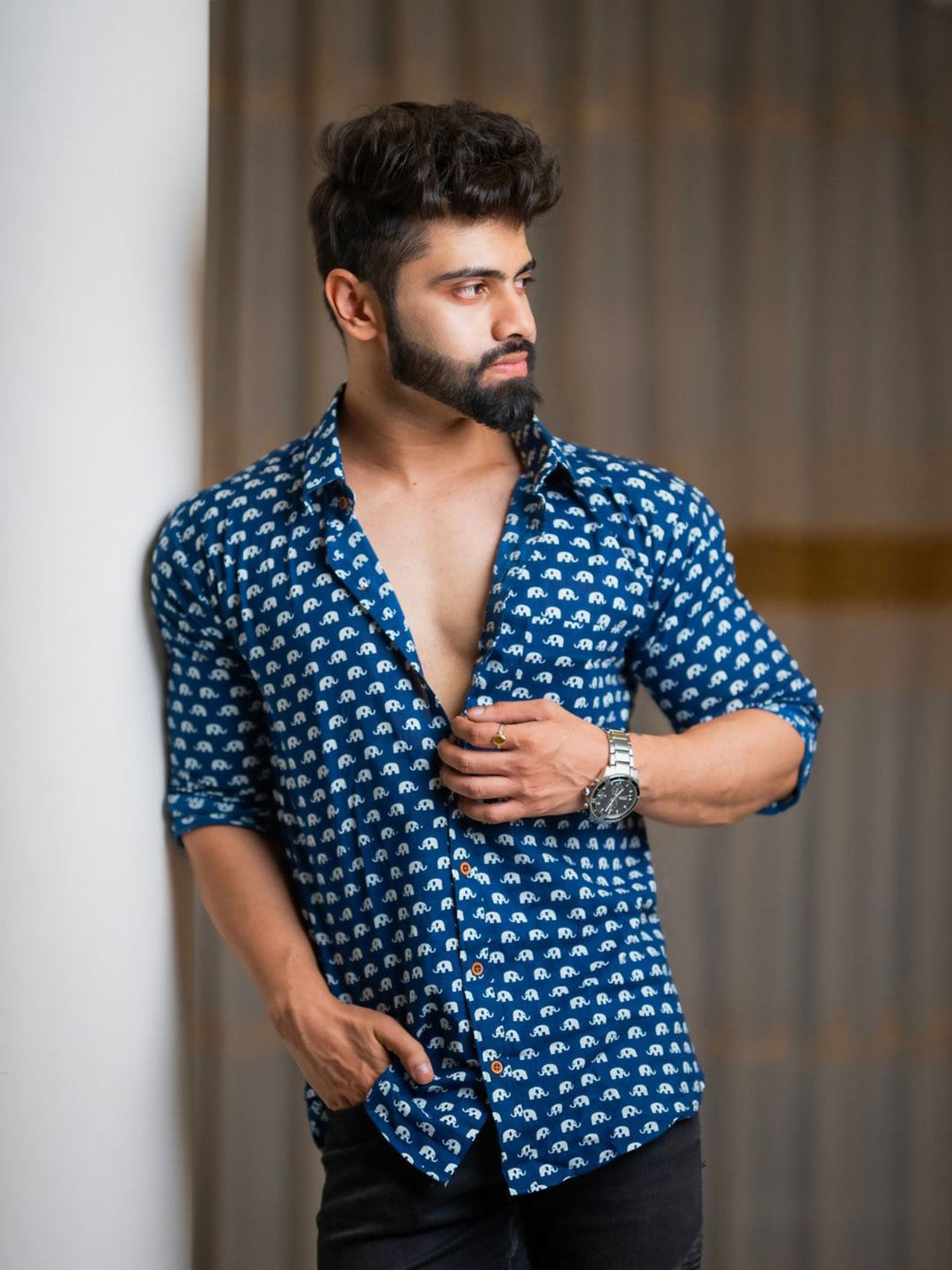 JAIPURI CROWN Men Comfort Spread Collar Conversational Printed Cotton Casual Shirt, Blue
JAIPURI CROWN Men Comfort Spread Collar Conversational Printed Cotton Casual Shirt, Blue