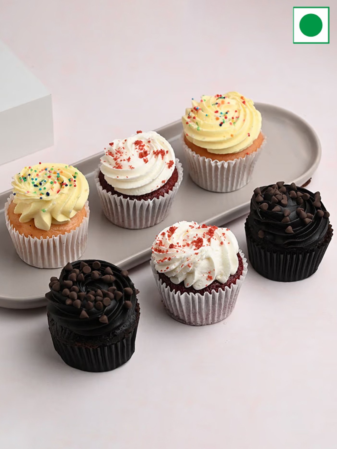 Floweraura 6Pcs Pineapple, Red Velvet & Chocolate Flavour Eggless Round Cupcakes- 500gms, Black
Floweraura 6Pcs Pineapple, Red Velvet & Chocolate Flavour Eggless Round Cupcakes- 500gms, Black