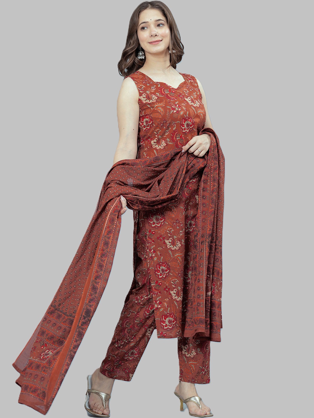 Arayna Floral Printed Sweatheart Neck Pure Cotton Straight Kurta with Trouser & Dupatta, Maroon
Arayna Floral Printed Sweatheart Neck Pure Cotton Straight Kurta with Trouser & Dupatta, Maroon