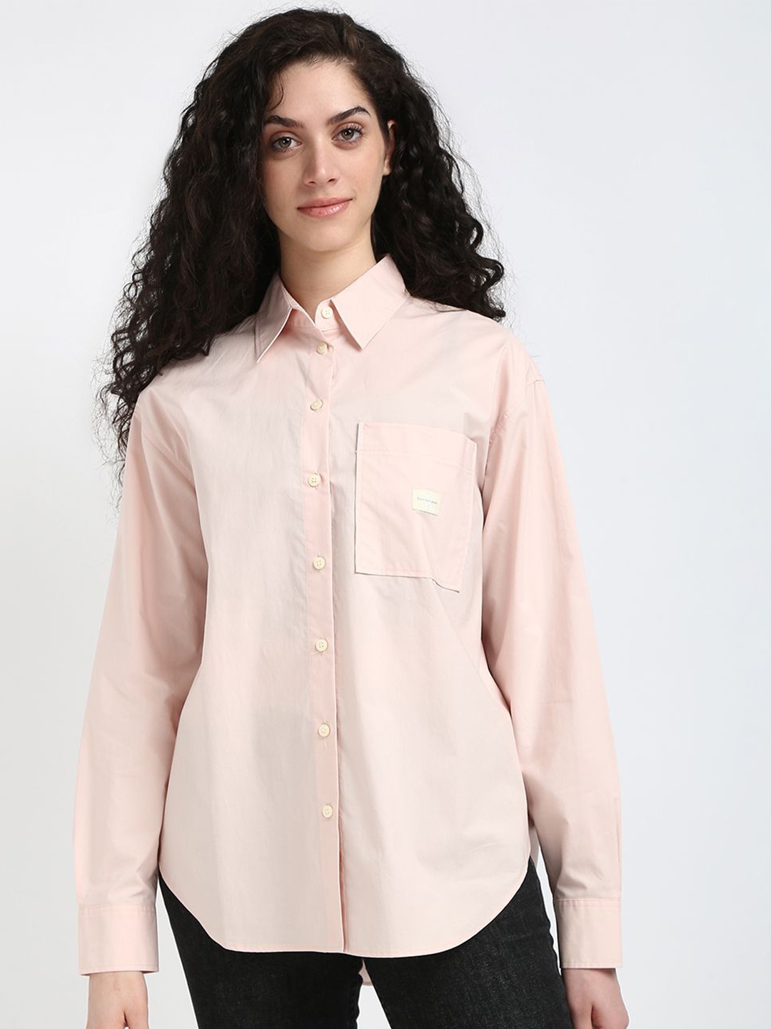 Calvin Klein Jeans Women Cutaway Collar Solid Cotton Relaxed Fit Casual Shirt, Pink
Calvin Klein Jeans Women Cutaway Collar Solid Cotton Relaxed Fit Casual Shirt, Pink