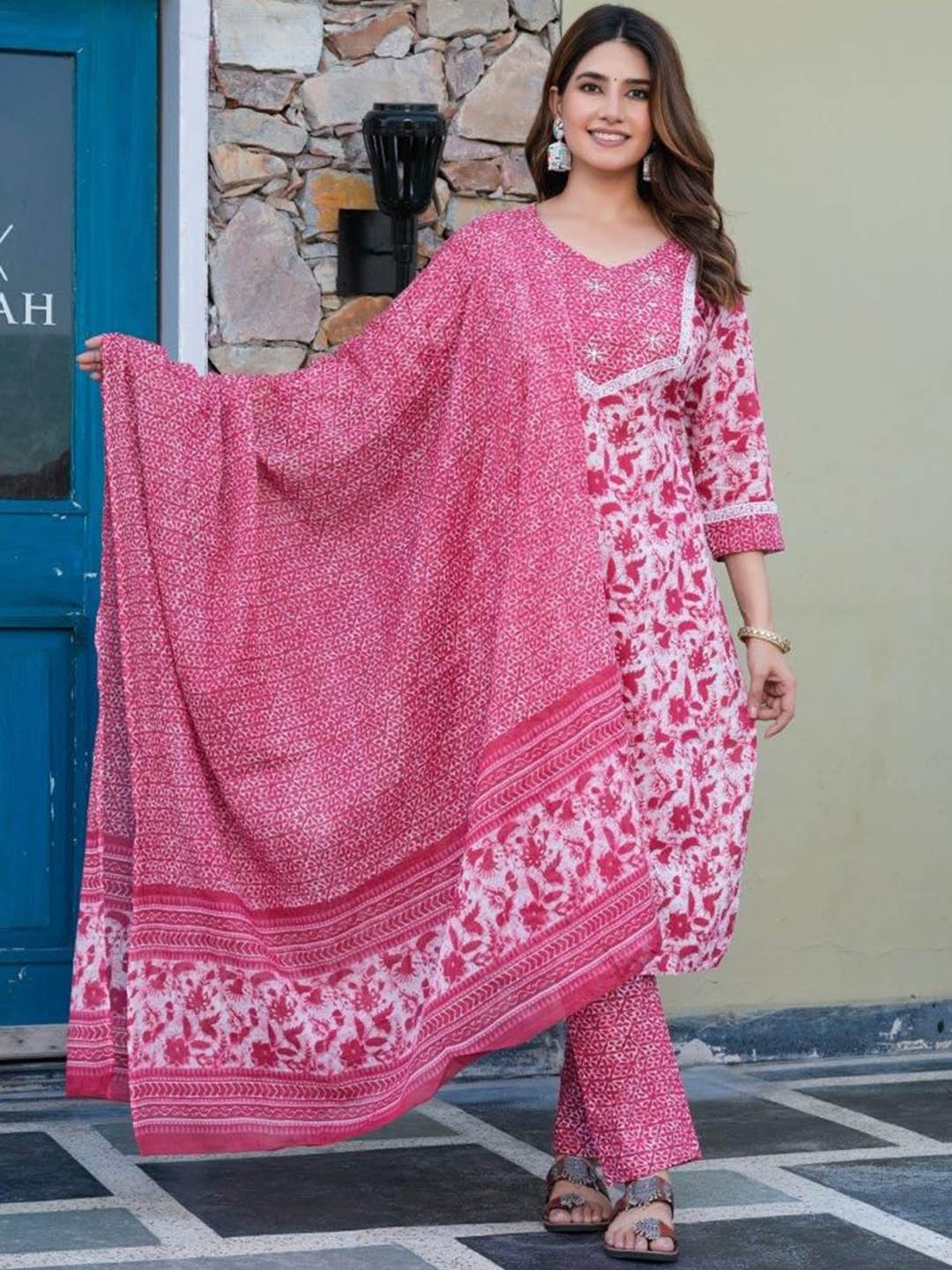ZOYOTO Women Floral Printed Regular Thread Work Pure Cotton Kurta with Trousers & With Dupatta, Pink
ZOYOTO Women Floral Printed Regular Thread Work Pure Cotton Kurta with Trousers & With Dupatta, Pink