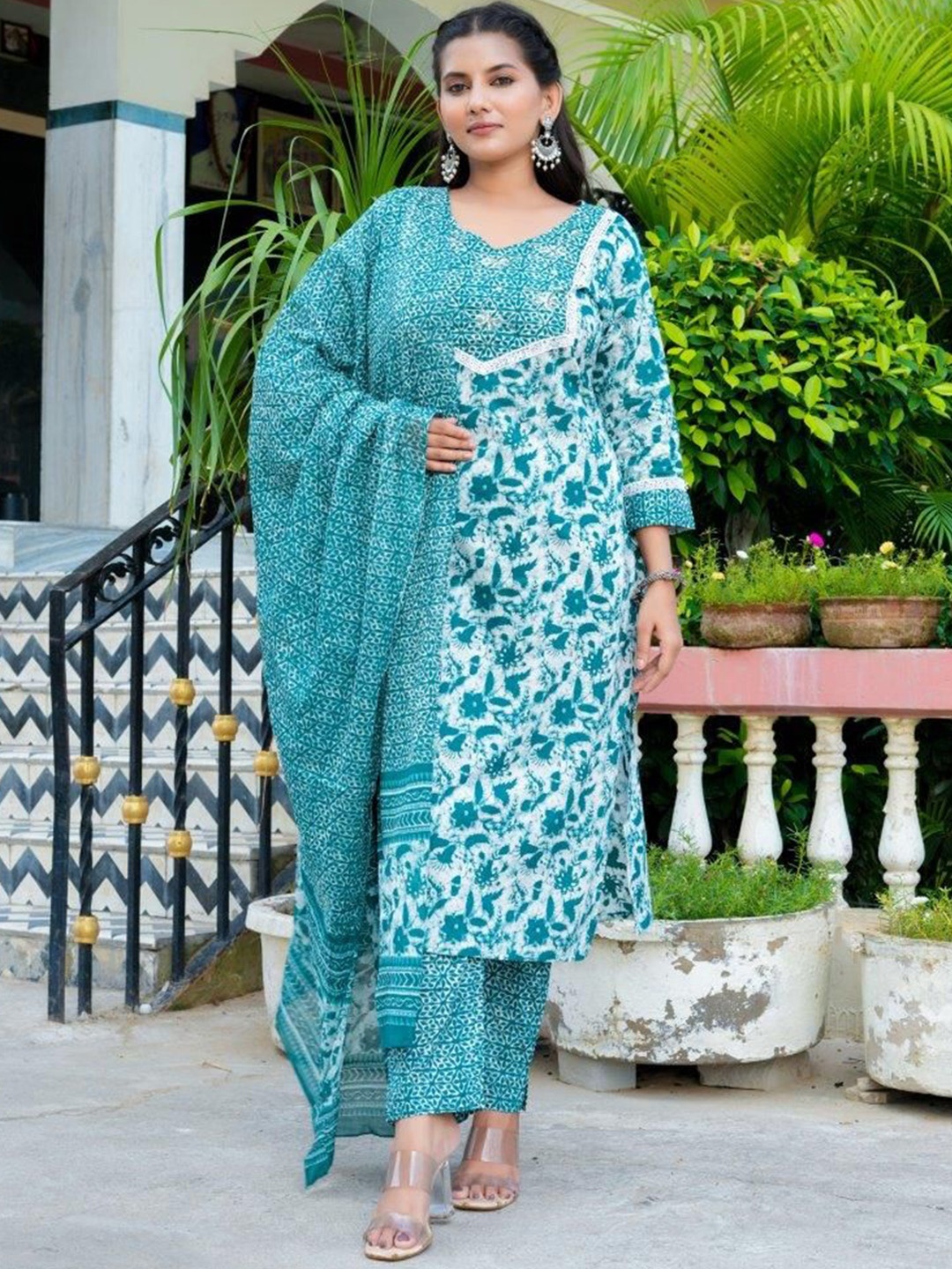ZOYOTO Floral Embroidered Mirror Work Pure Cotton Kurta With Trousers & Dupatta, Green
ZOYOTO Floral Embroidered Mirror Work Pure Cotton Kurta With Trousers & Dupatta, Green