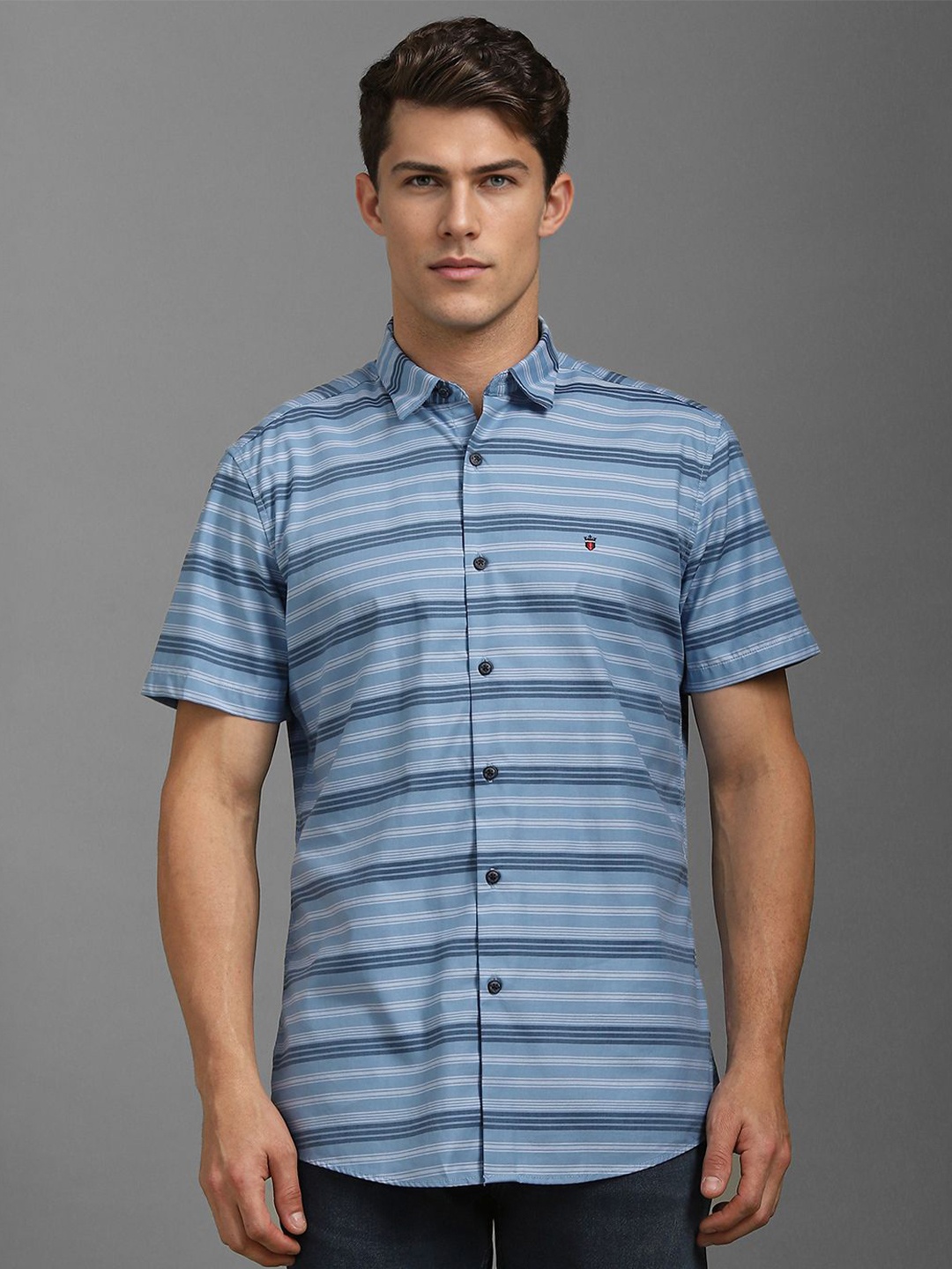 Louis Philippe Jeans Men Cutaway Collar Horizontal Striped Cotton Slim Fit Casual Shirt, Blue
Louis Philippe Jeans Men Cutaway Collar Horizontal Striped Cotton Slim Fit Casual Shirt, Blue