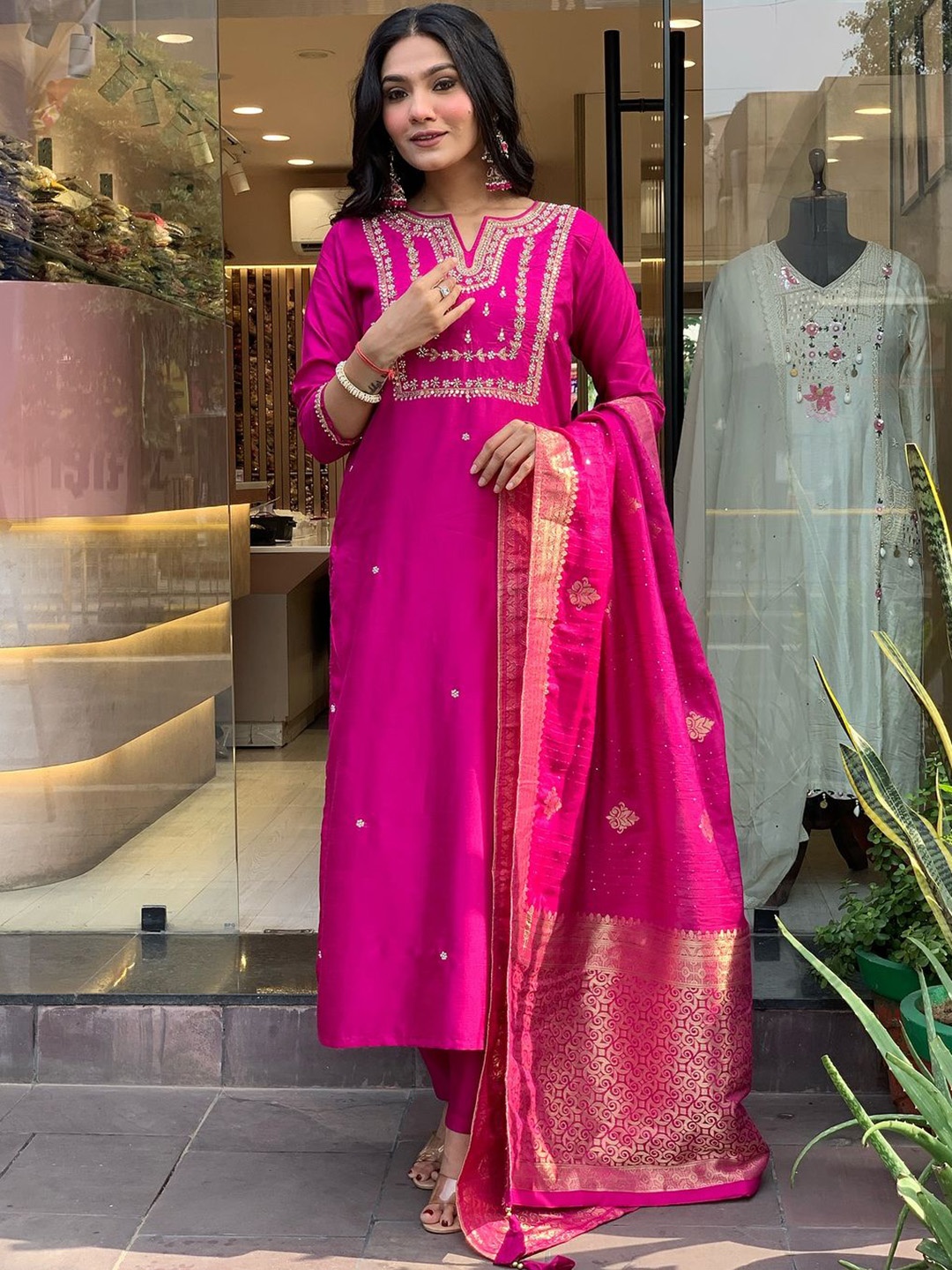 KALINI Ethnic Motifs Embroidered Thread Work Chanderi Silk Kurta with Trousers & Dupatta, Pink
KALINI Ethnic Motifs Embroidered Thread Work Chanderi Silk Kurta with Trousers & Dupatta, Pink