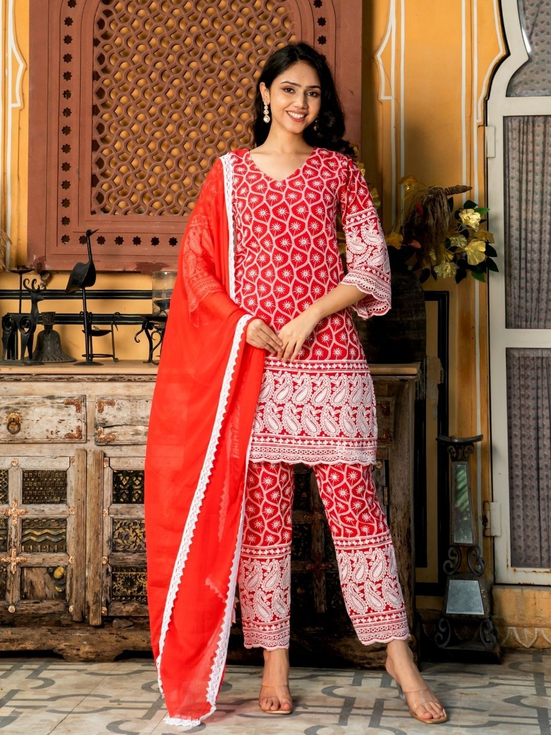 HOUSE OF JAMOTI Floral Embroidered Thread Work Pure Cotton Kurta with Trousers & Dupatta, Pink
HOUSE OF JAMOTI Floral Embroidered Thread Work Pure Cotton Kurta with Trousers & Dupatta, Pink