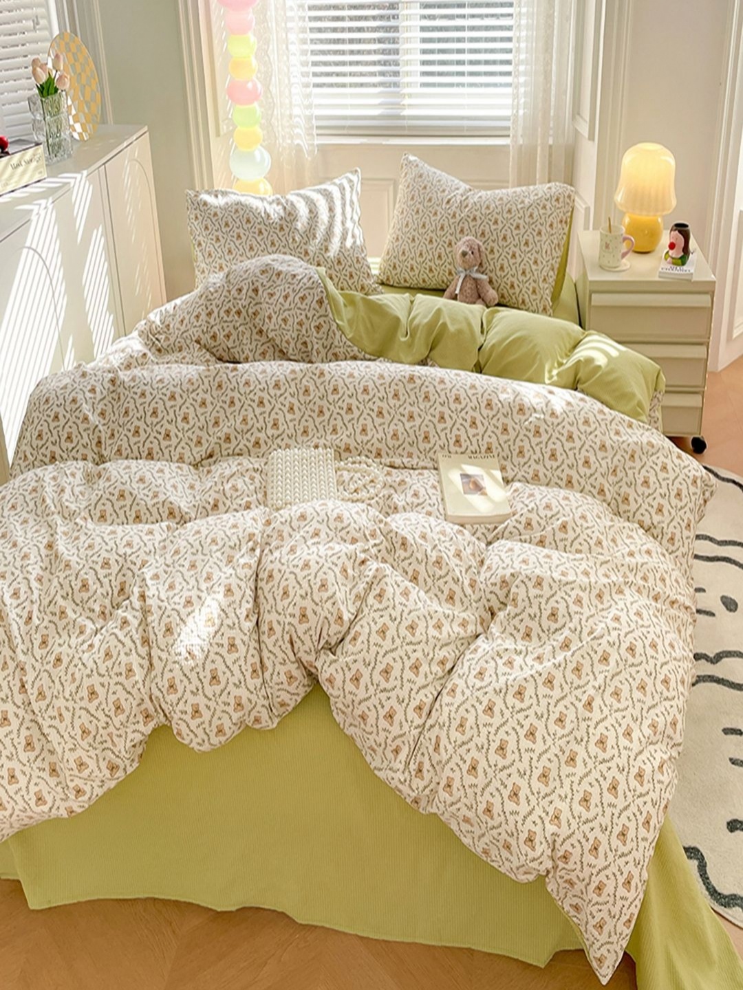 JC HOME Green & Cream-Coloured Ethnic Motifs Polycotton 3 Piece Double Queen Regular Bedding Set
JC HOME Green & Cream-Coloured Ethnic Motifs Polycotton 3 Piece Double Queen Regular Bedding Set
