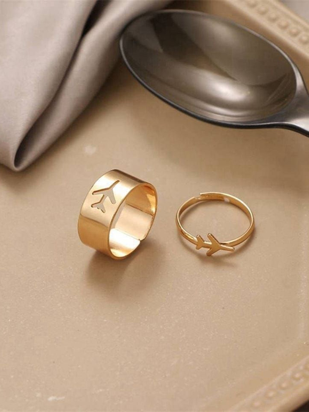 YU FASHIONS Set Of 2 Gold Plated Stainless Steel Couple Best Friend Airplane Rings, Silver
YU FASHIONS Set Of 2 Gold Plated Stainless Steel Couple Best Friend Airplane Rings, Silver
