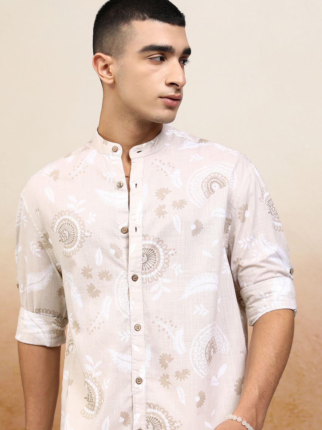 HIGHLANDER Men Floral Printed Mandarin Collar Casual Relaxed Fit Shirt, Beige
HIGHLANDER Men Floral Printed Mandarin Collar Casual Relaxed Fit Shirt, Beige