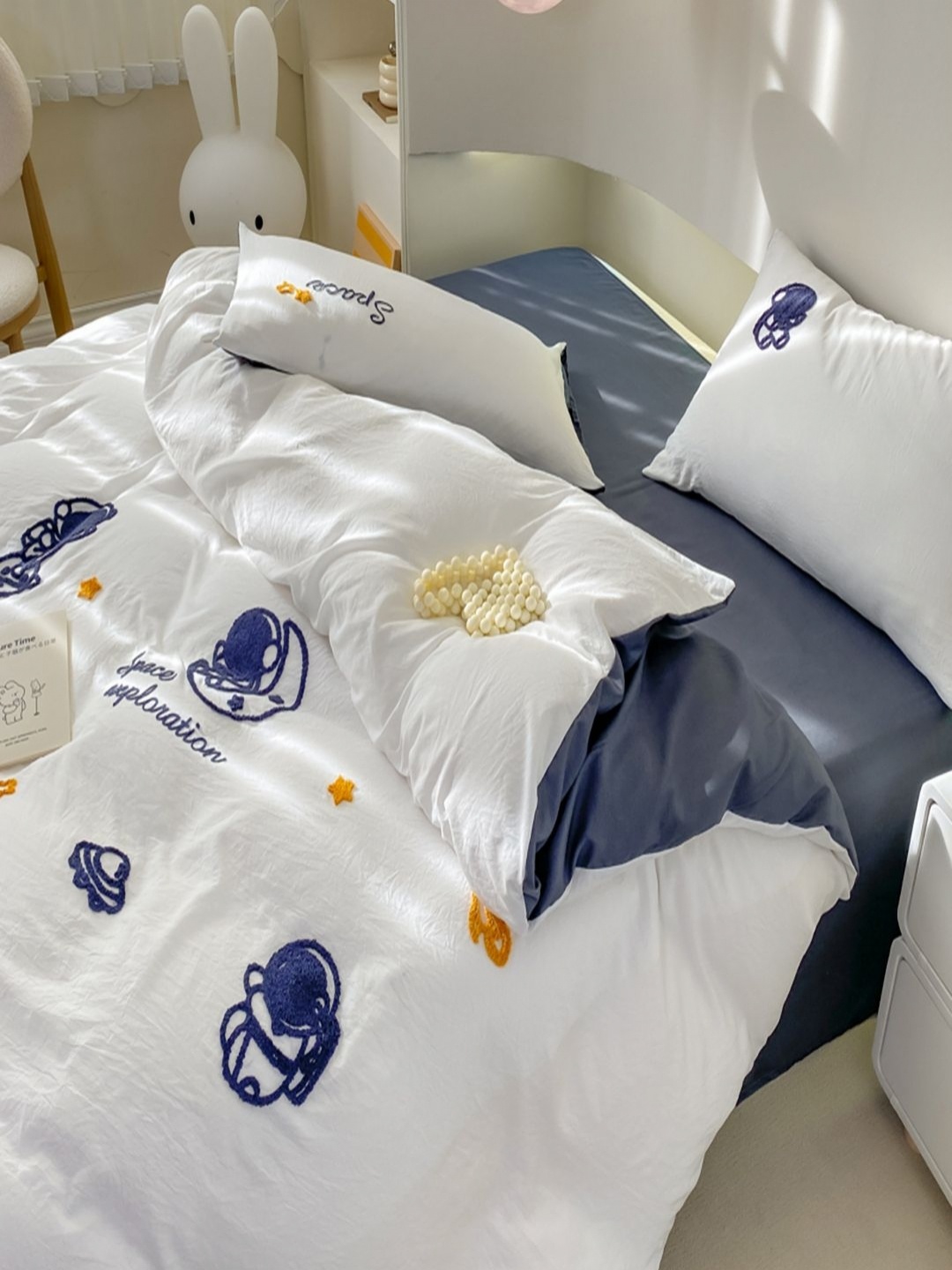 JC HOME Navy Blue & White Cartoon Characters Polycotton 4 Piece Double King Regular Bedding Set
JC HOME Navy Blue & White Cartoon Characters Polycotton 4 Piece Double King Regular Bedding Set
